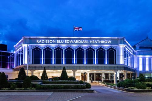 Radisson Blu Edwardian Heathrow Hotel, London reception